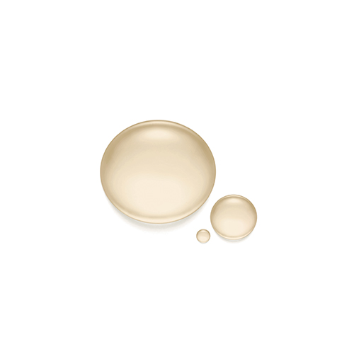 Drie druppels van de vloeibare, licht goudkleurige Natura Bissé NB Ceutical Tolerance Toner op een witte ondergrond.