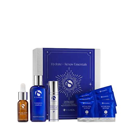 iS Clinical Hydrate + Renew Essentials geschenkset met verschillende huidverzorgingsproducten waaronder een flacon Cleansing Complex, serums en sachets tegen een witte achtergrond