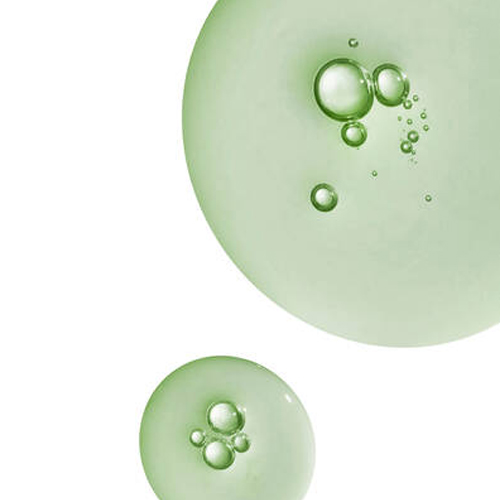 Close up van de groene serumtextuur met kleine luchtbelletjes