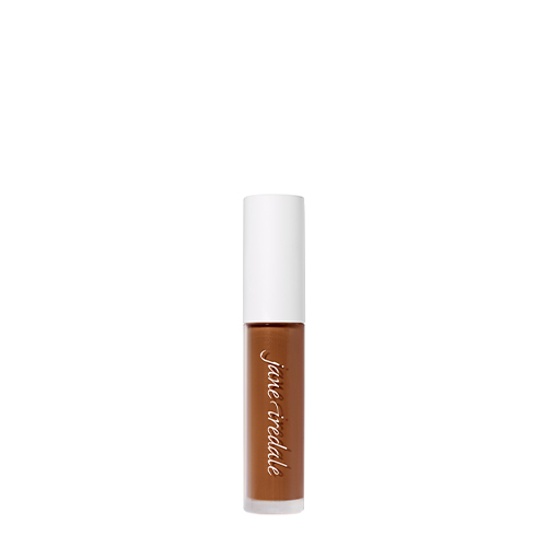 Een gesloten, transparante flacon van Jane Iredale PureMatch Liquid Concealer in de kleur 15W Deeper op een witte achtergrond. De huls heeft een witte dop en toont de zeer diepe, warme concealertint met het merklogo.
