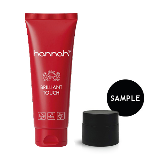 rode flacon met zwart sample doosje van brilliant touch op witte achtergrond