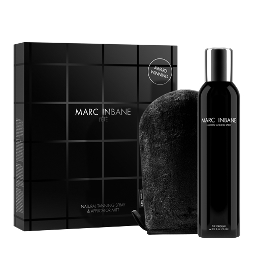 Een luxe zwarte geschenkdoos van Marc Inbane L’Été met een flacon Natural Tanning Spray en een zachte zwarte applicator handschoen