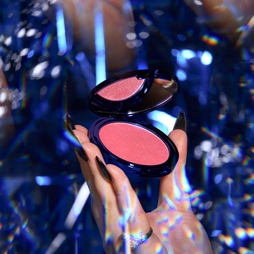 NikkieTutorials Pink Outside The Box Glowification Highlighter lichtgewicht-highlighter-van-nimya-kleur-pink