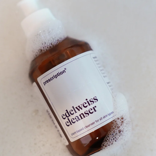 Bruine flacon Prescription edelweiss cleanser met reinigingsschuim op de dop