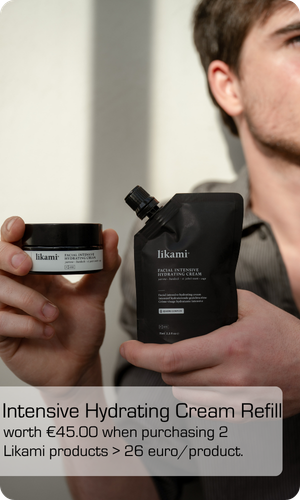 Een man toont de Likami Facial Intensive Hydrating Cream en de bijbehorende refill verpakking, met onderaan een tekstvlak over de actie.