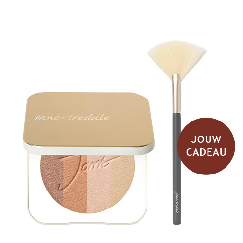 Jane Iredale PureBronze compact in de kleur Moonglow naast een waaierkwast.