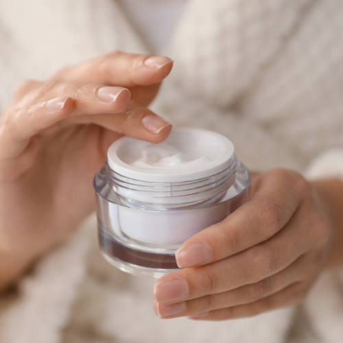 Crème-uit-podje-halen-hydrateren