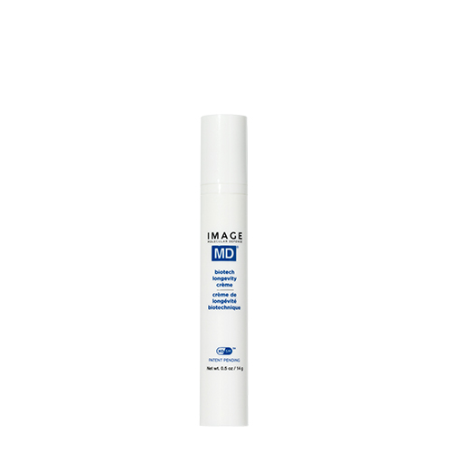 Een slanke, witte reisverpakking van de IMAGE Skincare MD Biotech Longevity Crème met een inhoud van 14 gram.