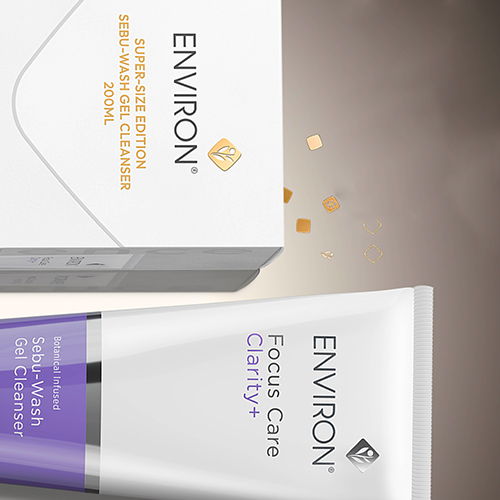 Sfeerbeeld van de Environ Sebu Wash gel cleanser en verpakking