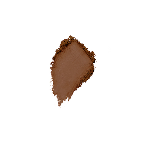 Kleurstaal en poedertextuur van de Jane Iredale Amazing Base Loose Mineral Powder in de tint Mahogany op een strakke witte achtergrond.