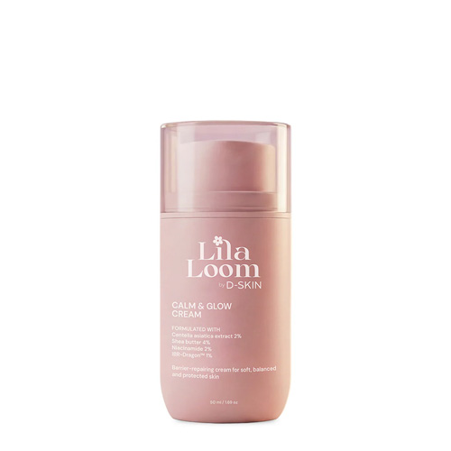 Een oudroze pompflacon van Lila Loom Calm & Glow Cream. De formule bevat 4% Shea butter en 2% Niacinamide voor een zachte, beschermde huid.