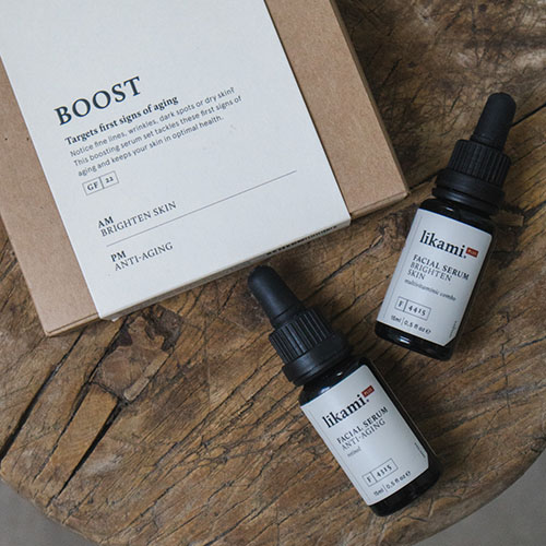 Heb je last van fijne lijntjes, rimpels, donkere vlekken of een droge huid? Dit verzorgende serumset pakt deze eerste tekenen van veroudering aan en zorgt voor optimale gezondheid van je huid.  boost-kit-huidverzorgingsset-van-likami