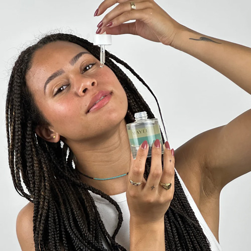 Zo gebruik je MAYEE Bluelight Serum Fluweelzachte-bluelight-serum-van-mayee