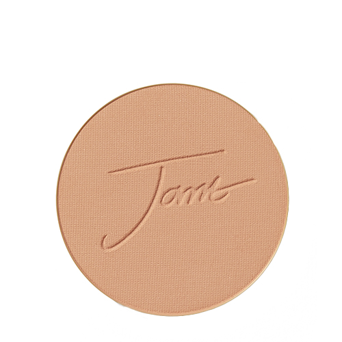 Een ronde vervangbare poederrefill van Jane Iredale PurePressed Base mineral foundation in de warme, stralende tint Radiant met het ingestanste Jane-logo.