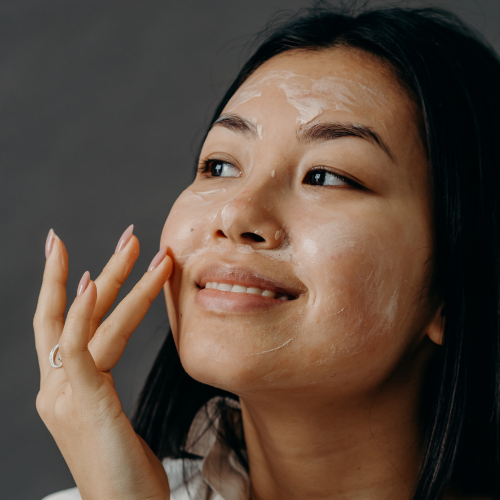 Exfoliëren om dode huidcellen te verwijderen exfolieer-en-peel-je-skin