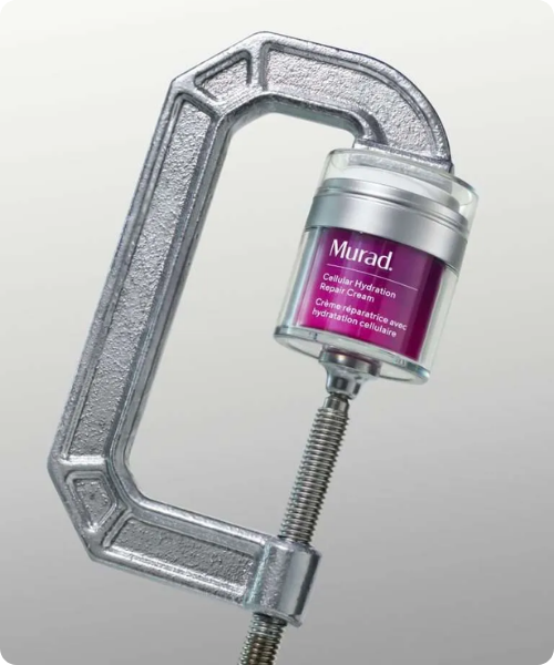 Murad Cellular Hydration Repair Cream potje ingeklemd in een metalen lijmtang