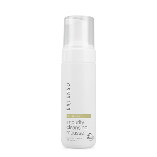 Witte flacon Extenso Impurity Cleansing Mousse (150ml) tegen een witte achtergrond.