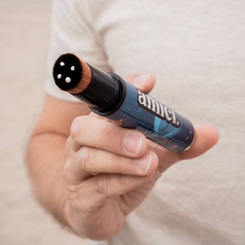 Refillable-Brush-Space-Skater-in-hand-man