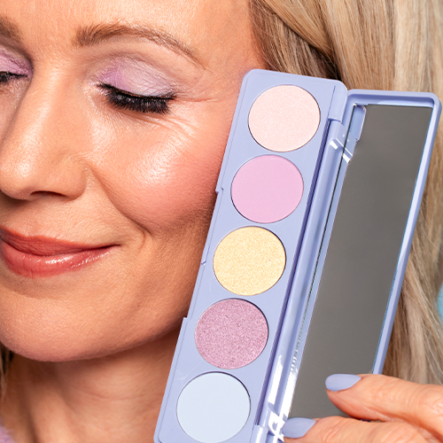 Compact-oogschaduwpalette-met-vijf-bijpassende-kleuren-voor-eenvoudige-en-stijlvolle-looks