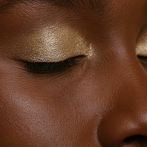 Hydraterende-oogschaduwstick-met-intens-pigment-en-natuurlijke-glans-die-de-hele-dag-blijft