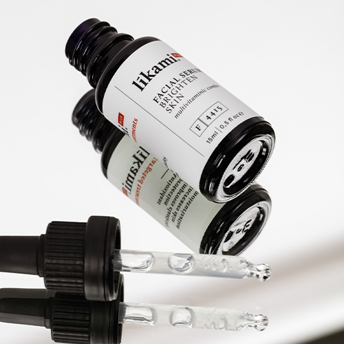 Een beschermend serum met een hoog gehalte aan antioxidanten dat het collageenniveau stimuleert voor een stralende huid. multivitamine-combinatie-in-het-likami-brighten-skin-serum