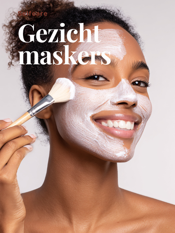Gezichtsmasker-getinte-vrouw-kwast