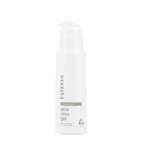Witte pompflacon Extenso Aloë Vera Gel tegen een witte achtergrond.