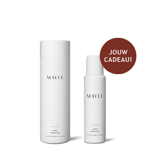 Grote flacon van MAYEE Pure Micellar gecombineerd met een reisformaat flacon van MAYEE Pure Micellar inclusief een bruine sticker met de tekst Jouw cadeau