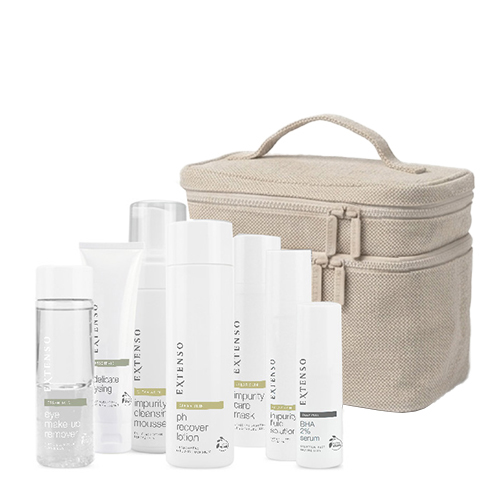 Een luxe toilettas gevuld met een complete set Extenso huidverzorgingsproducten voor een heldere huid, waaronder reiniger, lotion, serum en masker.