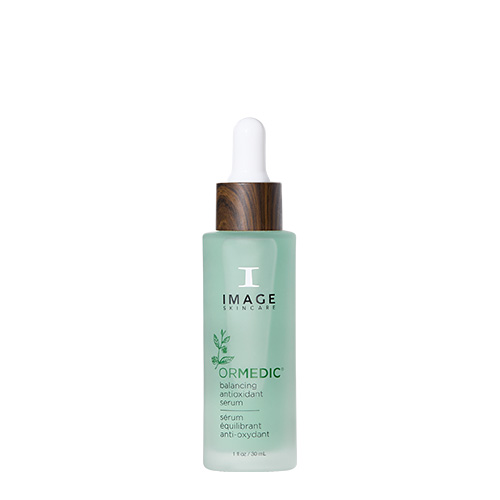 De doorzichtige flacon van het ORMEDIC Balancing Antioxidant Serum met groene botanische accenten en een zilveren doseerpipet