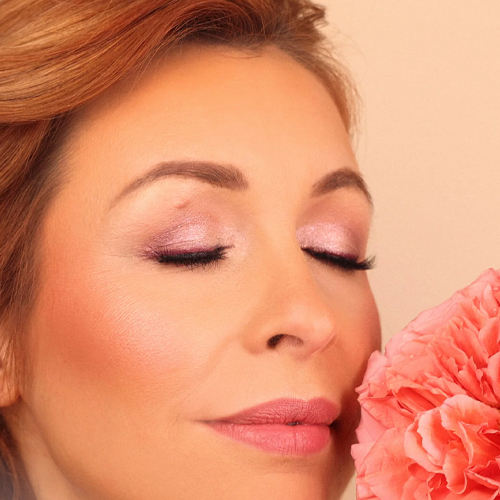 Zijdezachte-flower-blush-natuurlijke-finish-frisse-stralende-teint-met-coeur-de-rose