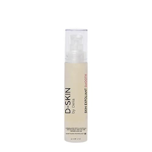 Een pompflacon van het merk D-SKIN met de naam Skin Exfoliant Smooth en een inhoud van 50ml, staand tegen een witte achtergrond.