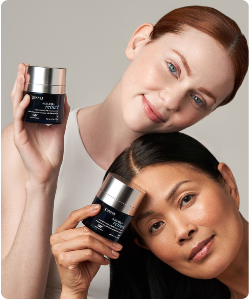 Twee vrouwen met een stralende huid houden de IMAGE Skincare AGELESS repair crème en het overnight retinol masker vast tegen een lichtgrijze achtergrond.