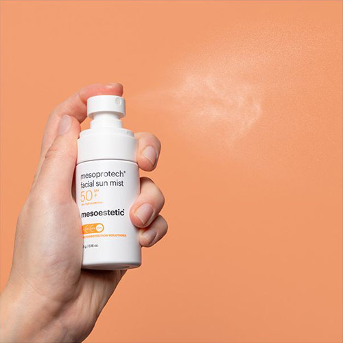 Frisse en ultralichte textuur die gelijkmatig op de huid wordt verstoven zonder uit te smeren Facial-sun-mist-50SPF-van-Mesoestetic