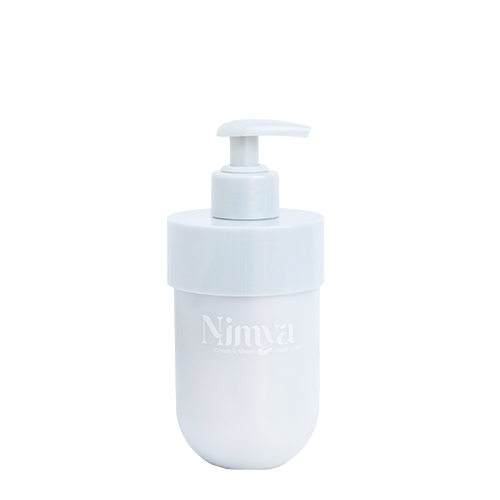 Een witte fles Nimya bodylotion met een handige pompflacon op een witte achtergrond