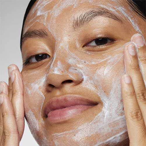 Verzacht de huid en verwijdert onzuiverheden op zachte wijze Dermalogica-Magnetic-Afterglow-Cleanser-hydraterende-crème-reiniger