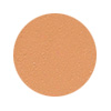 Een ronde swatch van Jane Iredale Enlighten Concealer in Medium Intense Peach. De egale, ronde kleurstaal toont de warme perzikroze tint van de concealer.