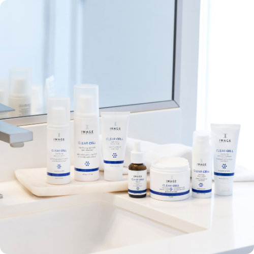 CLEAR-CELL-Producten-Staand-Collectie-Donker-Blauwe-Lijn-Staat-Bij-Wasbak