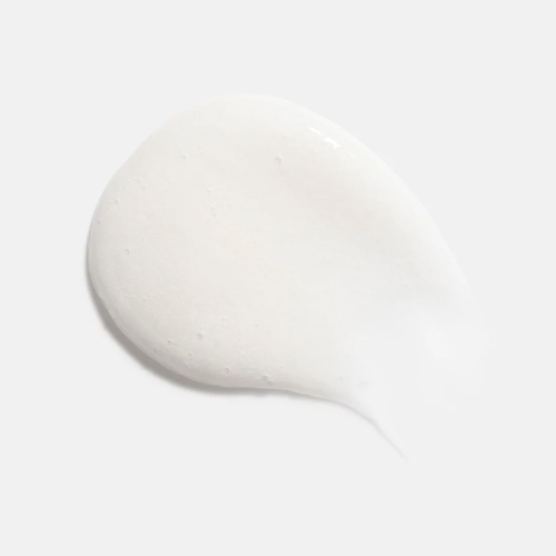 Zachte witte textuur van HydroPeptide Foaming Cream Cleanser op een ondergrond