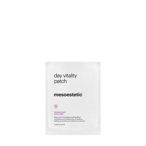 Een los sachet van de mesoestetic day vitality patch met productinformatie en een verkoelende werking