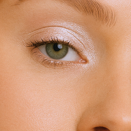 Eyeconic-Stick-met-geïntegreerde-slijper-perfect-voor-touch-ups-en-een-glow-on-the-go