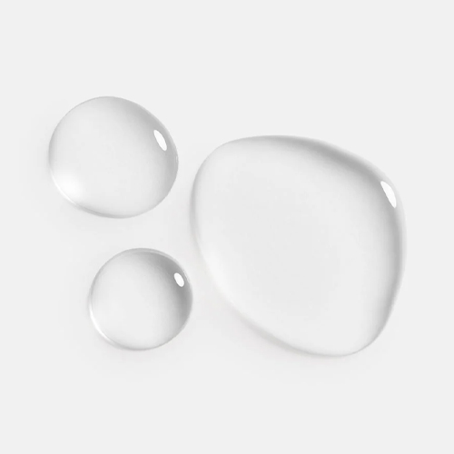 Drie druppels van de heldere HydroPeptide Liquid Resurfacing Solution textuur op een egaal witte ondergrond