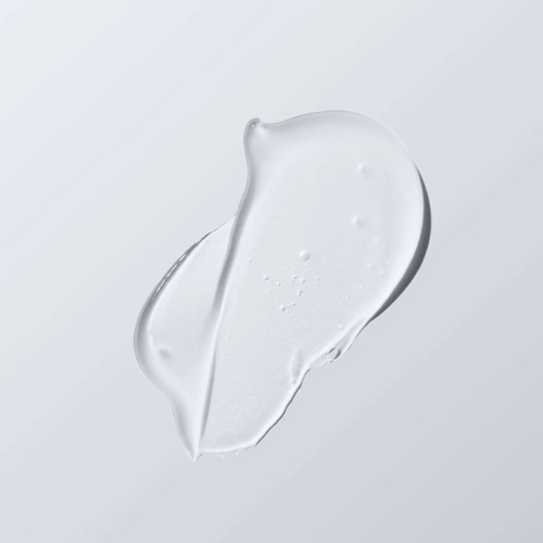 Transparante gel textuur van de Murad Multi Vitamin Clear Coat SPF 50 zonnebrand op lichtblauwe achtergrond