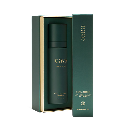 De geopende luxe geschenkverpakking van EAVE waarin de I AM AGELESS Anti-Ageing Radiant Day Cream gepresenteerd wordt.