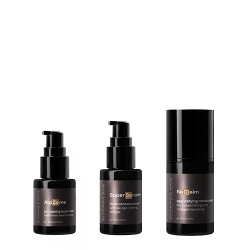 De drie producten uit de Synergie Skin Future Skin Trio set op een rij: AlgiZome booster serum (15ml), SuperSerum+ (30ml) en ReClaim age-defying moisturizer (50ml).