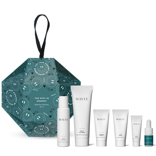 Mayee The Stay In Moment No 2 kerstset kerstbal verpakking met Pure Micellar Daily Cleanse Barrier Repair Lava Scrub Hydra Active en Hyaluronic Serum