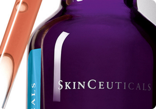 Een paarse fles van Skinceuticals met een pipet voor het corrigeren van de huid