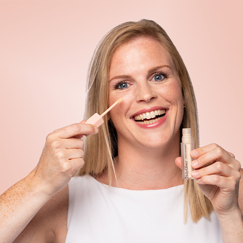 Model-Concealer-Howly-Glowy-0.5