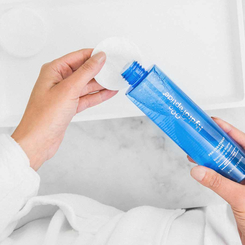 HydroPeptide Pre-Treatment Toner 200ml - model foto HydroPeptide Pre-Treatment Toner 200ml - model