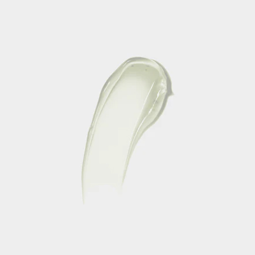 Textuur veeg van een volle, semi-transparante witte balsem of geltextuur op een egale grijswitte achtergrond